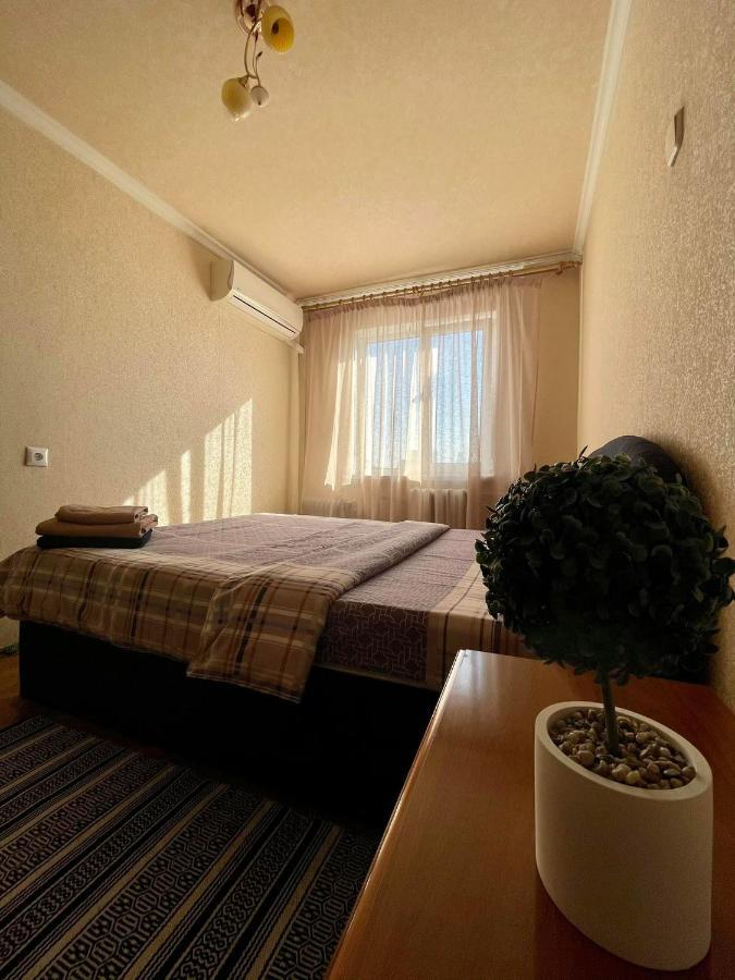 키예프 Comfortable One Beds With Nice View For Independent Sqr 아파트 외부 사진